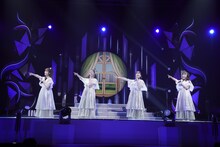 ももいろクローバーZ「MOMOIRO CLOVER Z 6th ALBUM TOUR “祝典”」ファイナル公演の様子。（撮影：上飯坂一）