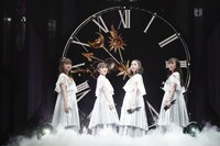 ももいろクローバーZ「MOMOIRO CLOVER Z 6th ALBUM TOUR “祝典”」ファイナル公演の様子。（撮影：上飯坂一）