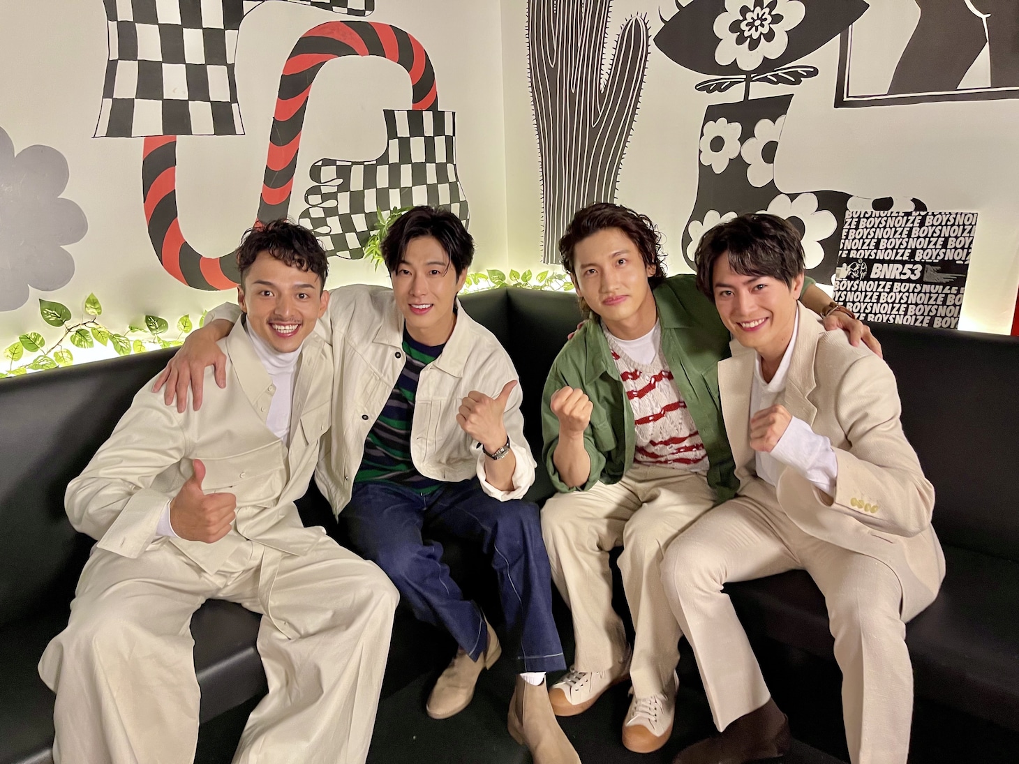 左から満島真之介、東方神起、間宮祥太朗。（写真提供：関西テレビ）
