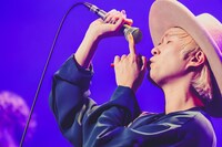 山田義孝（Vo）（撮影：白石達也）