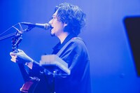 吉田結威（G, Vo）（撮影：白石達也）