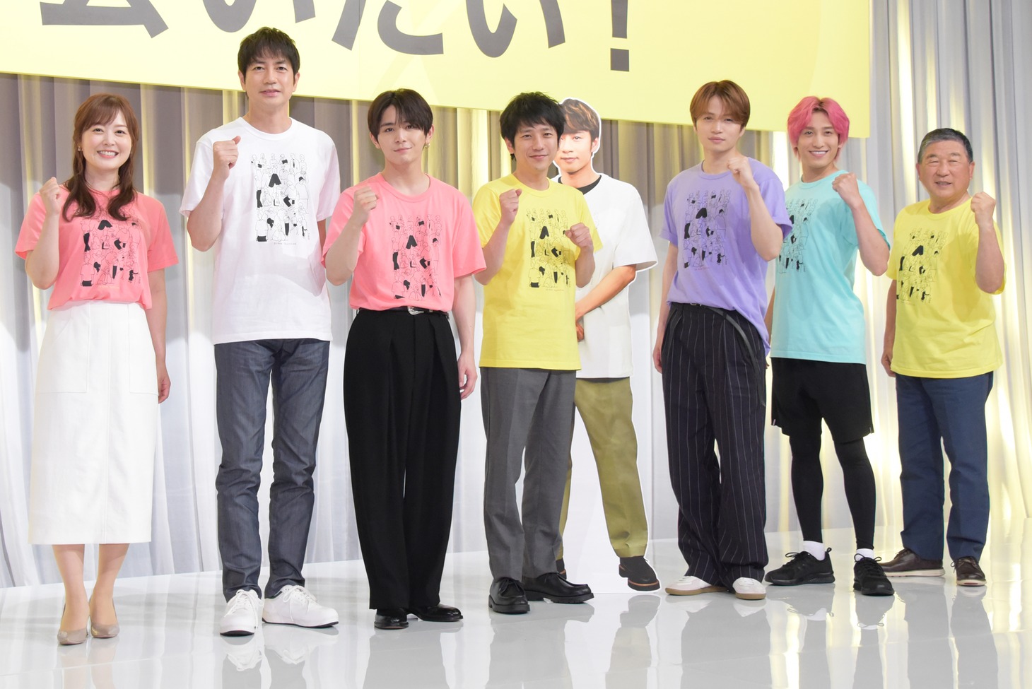 左から水卜麻美アナウンサー、羽鳥慎一、山田涼介、二宮和也、菊池風磨、EXIT兼近、徳光和夫。