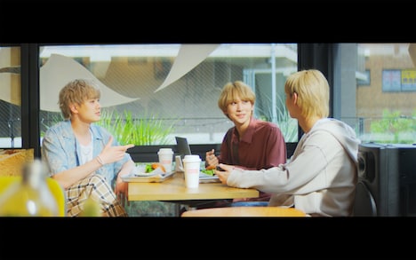 YELLOW by VOYZ BOY「Drivin'」MVより。