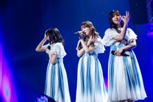 左から上村ひなの、加藤史帆、渡邉美穂。（撮影：上山陽介）