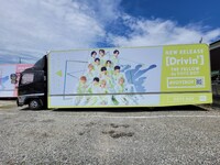 YELLOW by VOYZ BOYのアドトラック。