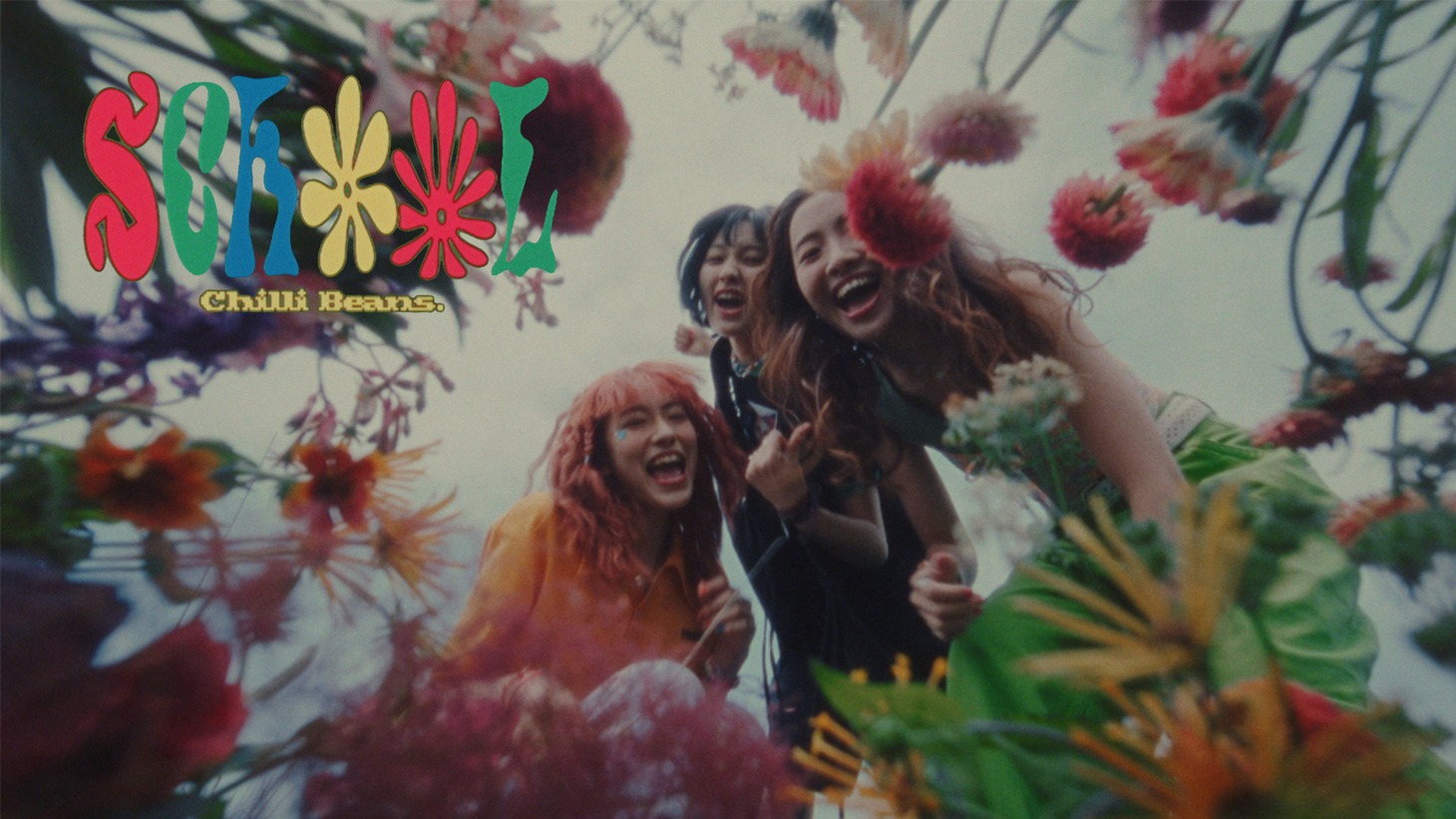 Chilli Beans.「School」ミュージックビデオのサムネイル。