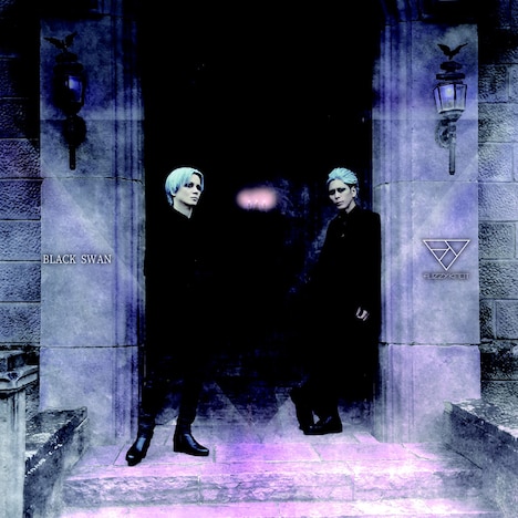 「BLACK SWAN」ジャケット写真