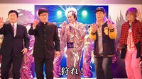 松平健「マツケンサンブレイク」MVのワンシーン。