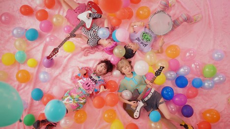 水樹奈々「Go Live！」ミュージックビデオより。