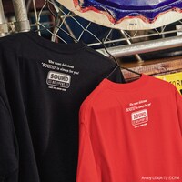 初音ミク SOUND DELIVERY デリバリースタッフTシャツ（ブラック / レッド）