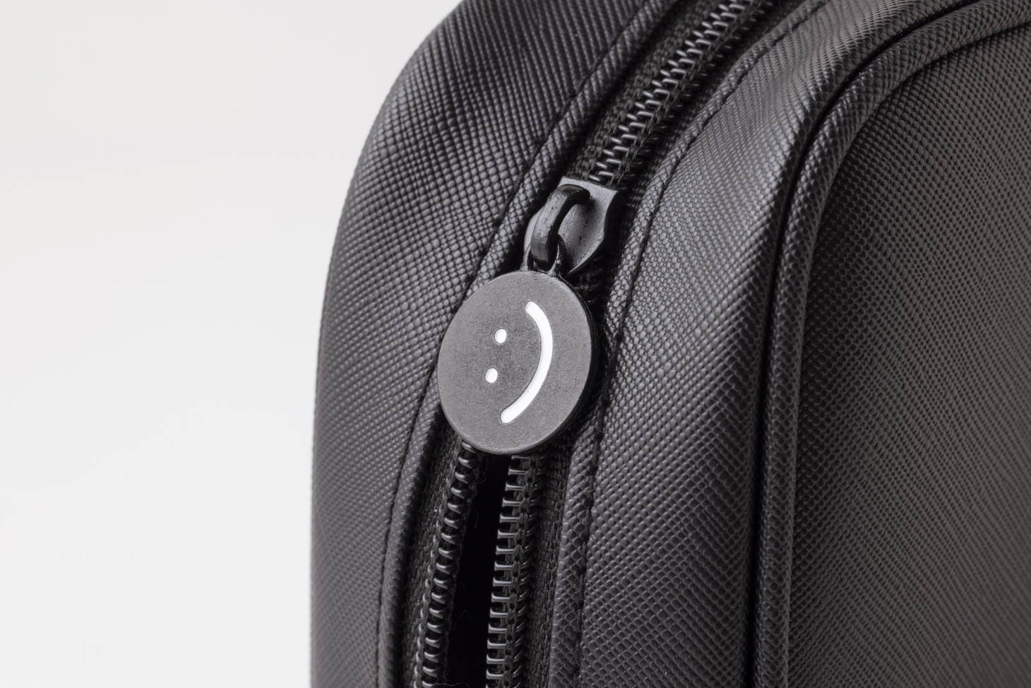 引き手には大平お気に入りのスマイルマークが。