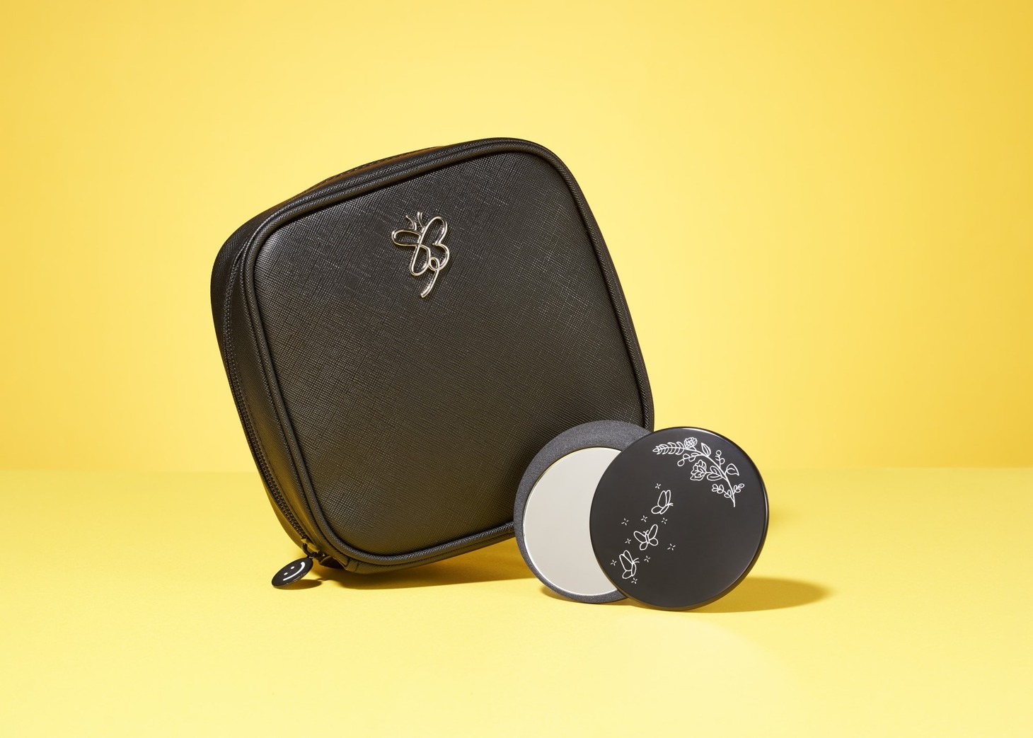 「大平祥生 from JO1 POUCH & MIRROR BOOK」に付属するポーチとミラー。