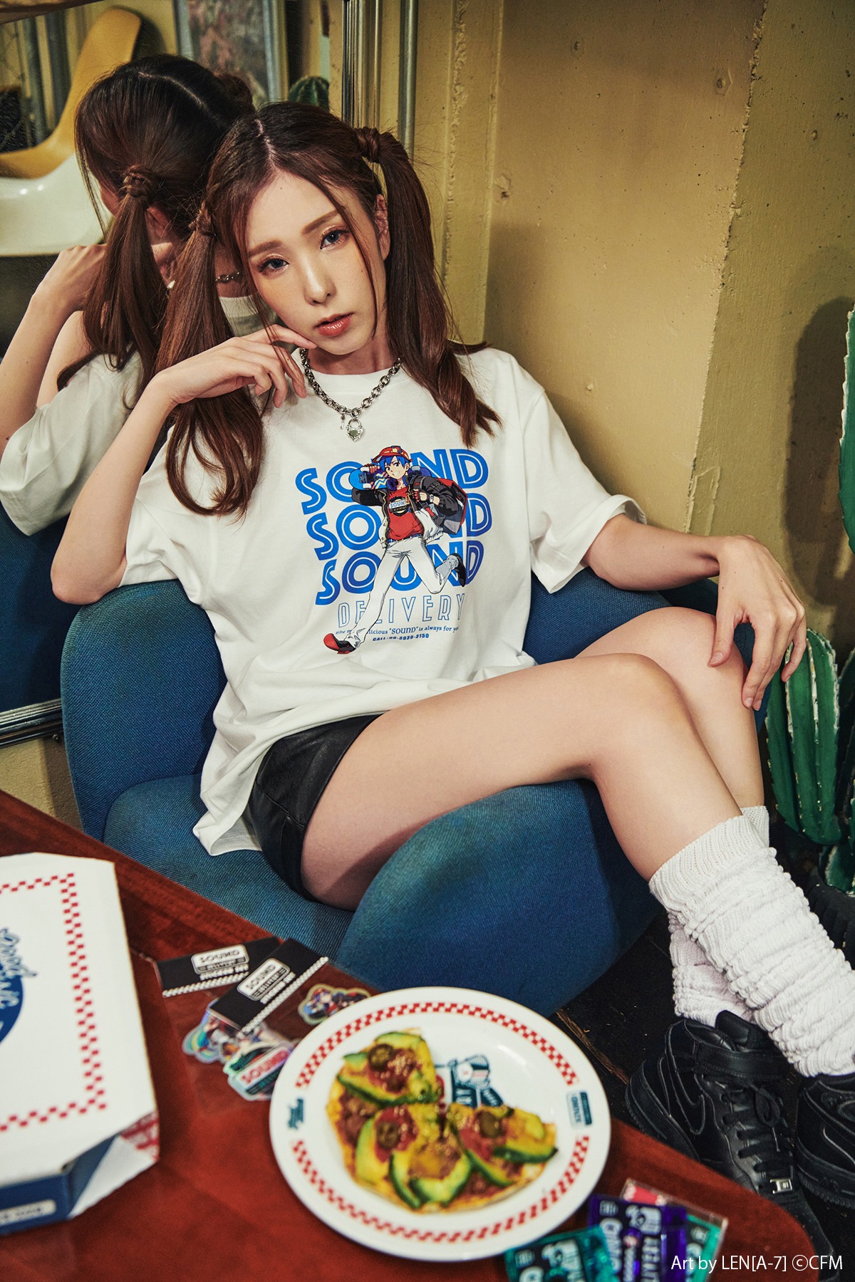 初音ミク SOUND DELIVERY イラストTシャツ KAITO（ホワイト）着用画像