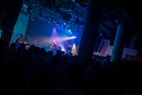 「ライブナタリー “マハラージャン × 新しい学校のリーダーズ”」より、マハラージャンのステージの様子。（Photo by MAYUMI）