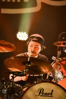 KOUICHI（Dr, Cho）（撮影：岸田哲平）