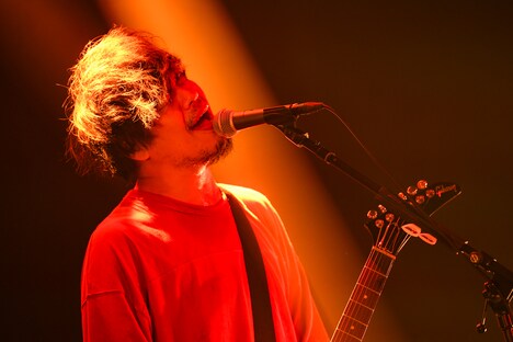 TAKUMA（Vo, G）（撮影：岸田哲平）