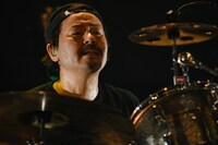 KOUICHI（Dr, Cho）（撮影：岸田哲平）