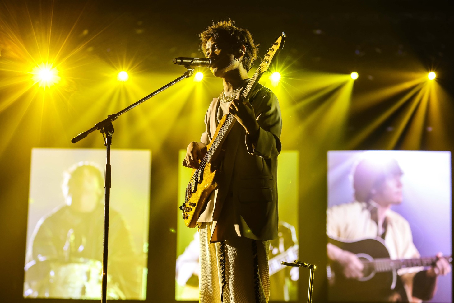 三原康司（B, Vo）