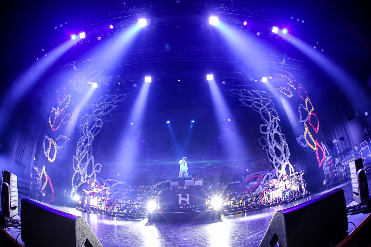 「SKY-HI HALL TOUR 2022 -超・八面六臂-」初日公演の様子。