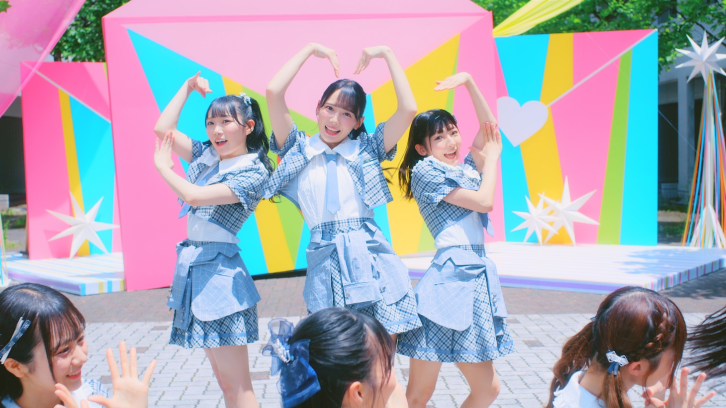≠ME「す、好きじゃない！」のミュージックビデオより。