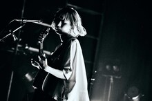 竹内アンナ「TOUR 2022 -TICKETS-」東京・LIQUIDROOM公演より。（Photo by Kazushi Hamano）