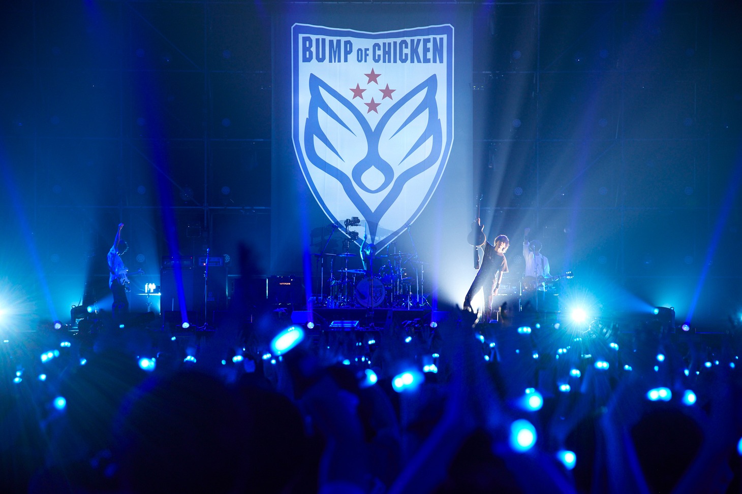 人気画像5位は「BUMP OF CHICKEN、2年8カ月ぶり有観客ライブで明かした感謝『君たちが見せてくれる未来がある』」より、BUMP OF CHICKEN。（撮影：立脇卓）