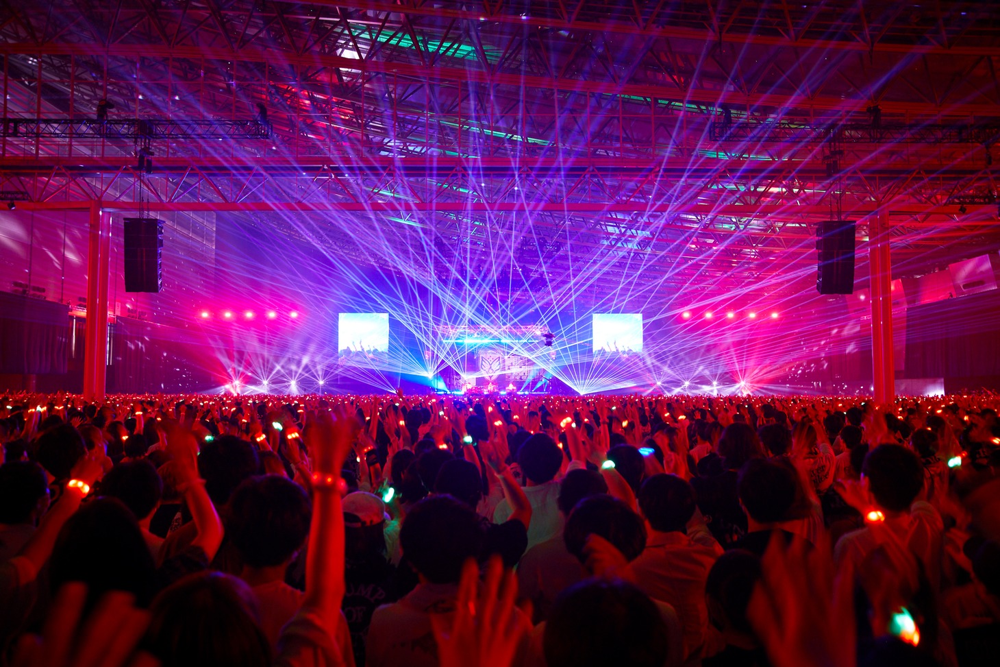 「BUMP OF CHICKEN LIVE 2022 Silver Jubilee at Makuhari Messe 02/10-11」振替公演の様子。（撮影：立脇卓）
