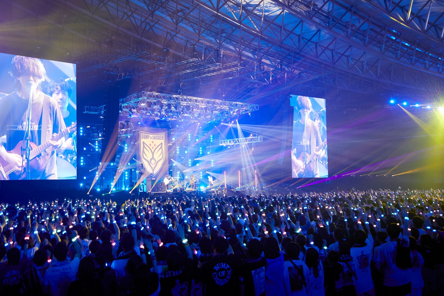 「BUMP OF CHICKEN LIVE 2022 Silver Jubilee at Makuhari Messe 02/10-11」振替公演の様子。（撮影：立脇卓）
