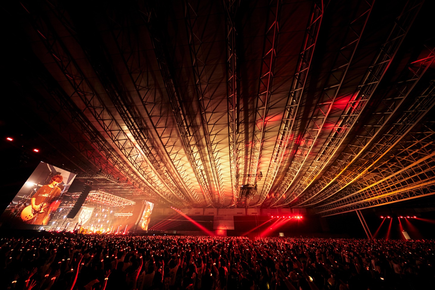 「BUMP OF CHICKEN LIVE 2022 Silver Jubilee at Makuhari Messe 02/10-11」振替公演の様子。（撮影：横山マサト）