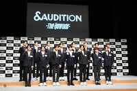 後列左からHIKARU、JO、K、TAKI、NICHOLAS、EJ、JUNWON、FUMA。前列左からYEJUN、HAYATE、GAKU、HARUA、MAKI、MINHYUNG、YUMA。