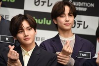 左からGAKU、TAKI。