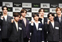 左からK、GAKU、TAKI、HARUA、NICHOLAS、MAKI、EJ。