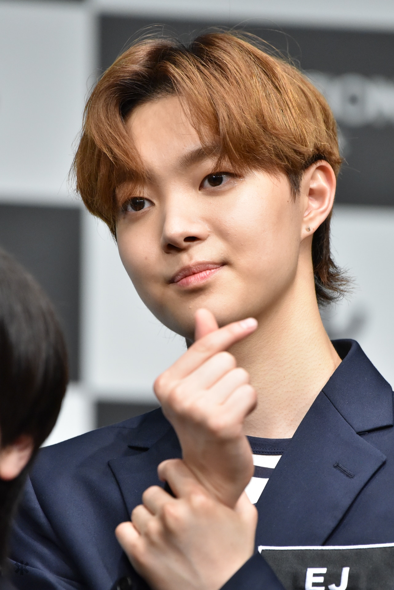 EJ
