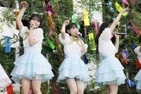 「てゆーか、みるてんって何？」を歌う≒JOYメンバー。(c)YOANI