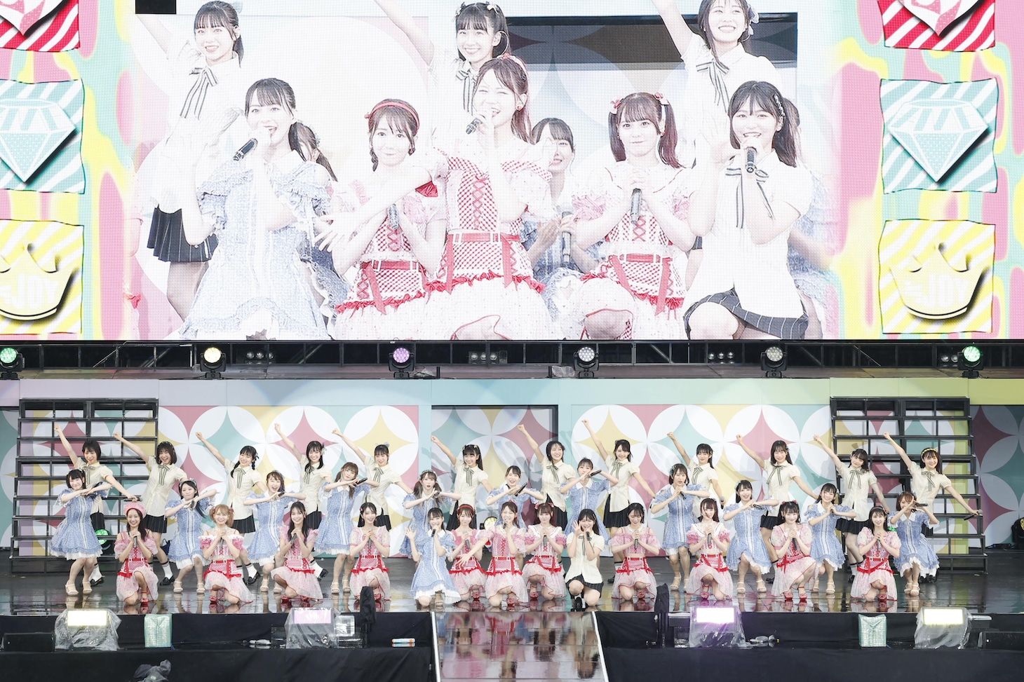 「トリプルデート」を披露する＝LOVE、≠ME、≒JOY。(c)YOANI