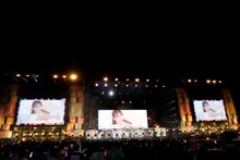 最後にもう1回「トリプルデート」を披露する＝LOVE、≠ME、≒JOY。(c)YOANI