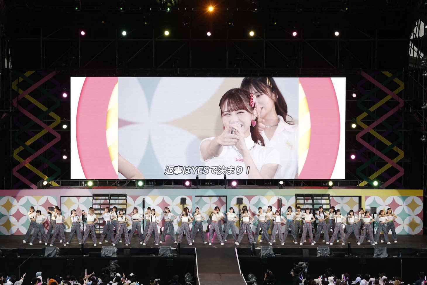 「トリプルデート」を披露する＝LOVE、≠ME、≒JOY。(c)YOANI