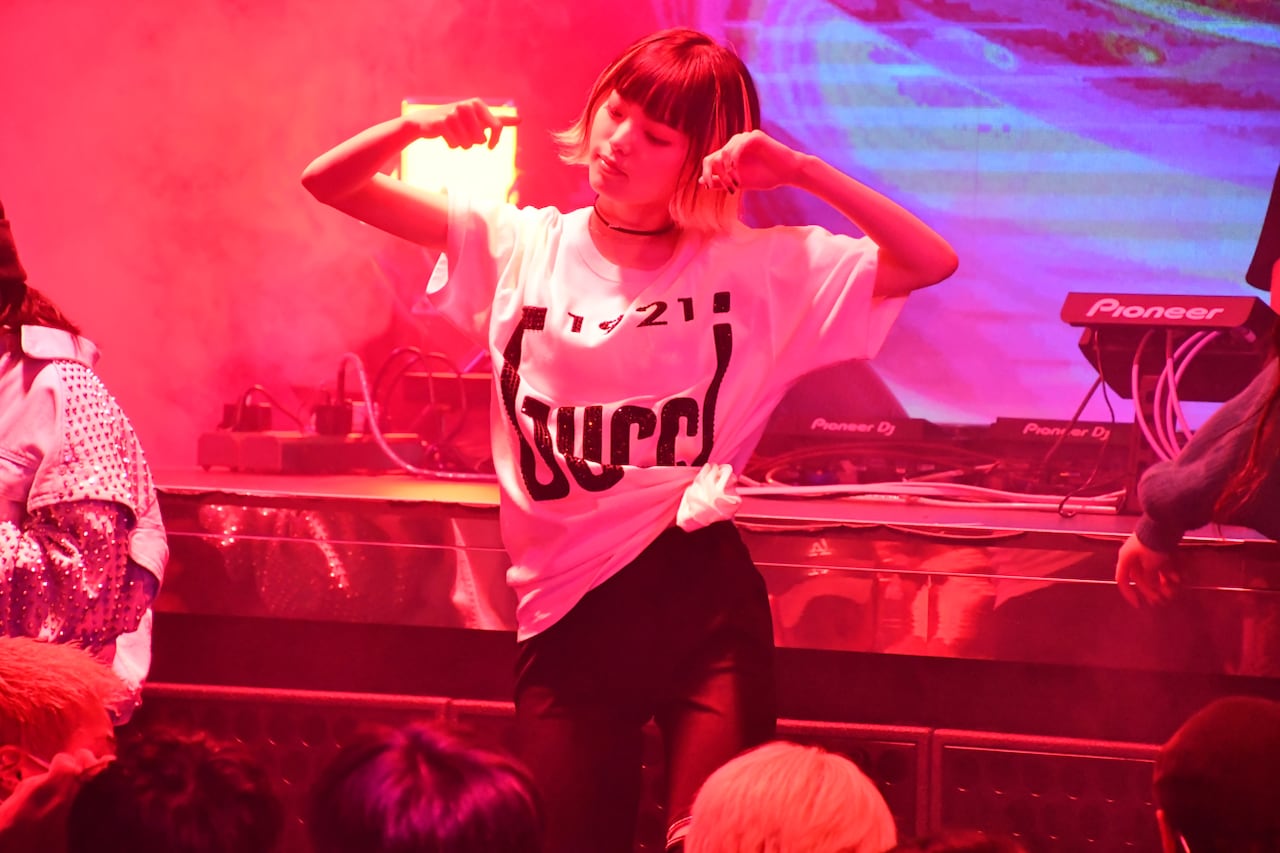 平手友梨奈がクラブで踊る、本日スタート「六本木クラス」場面写真公開