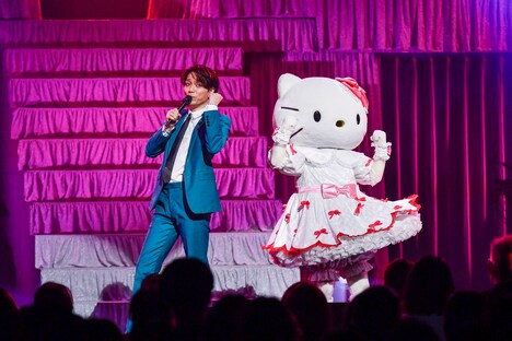 「山崎育三郎 LIVE TOUR 2022 ーROUTE 36ー」より。(c)’22 SANRIO