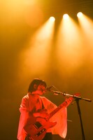 たかはしほのか（Vo, G）（撮影：MASANORI FUJIKAWA）
