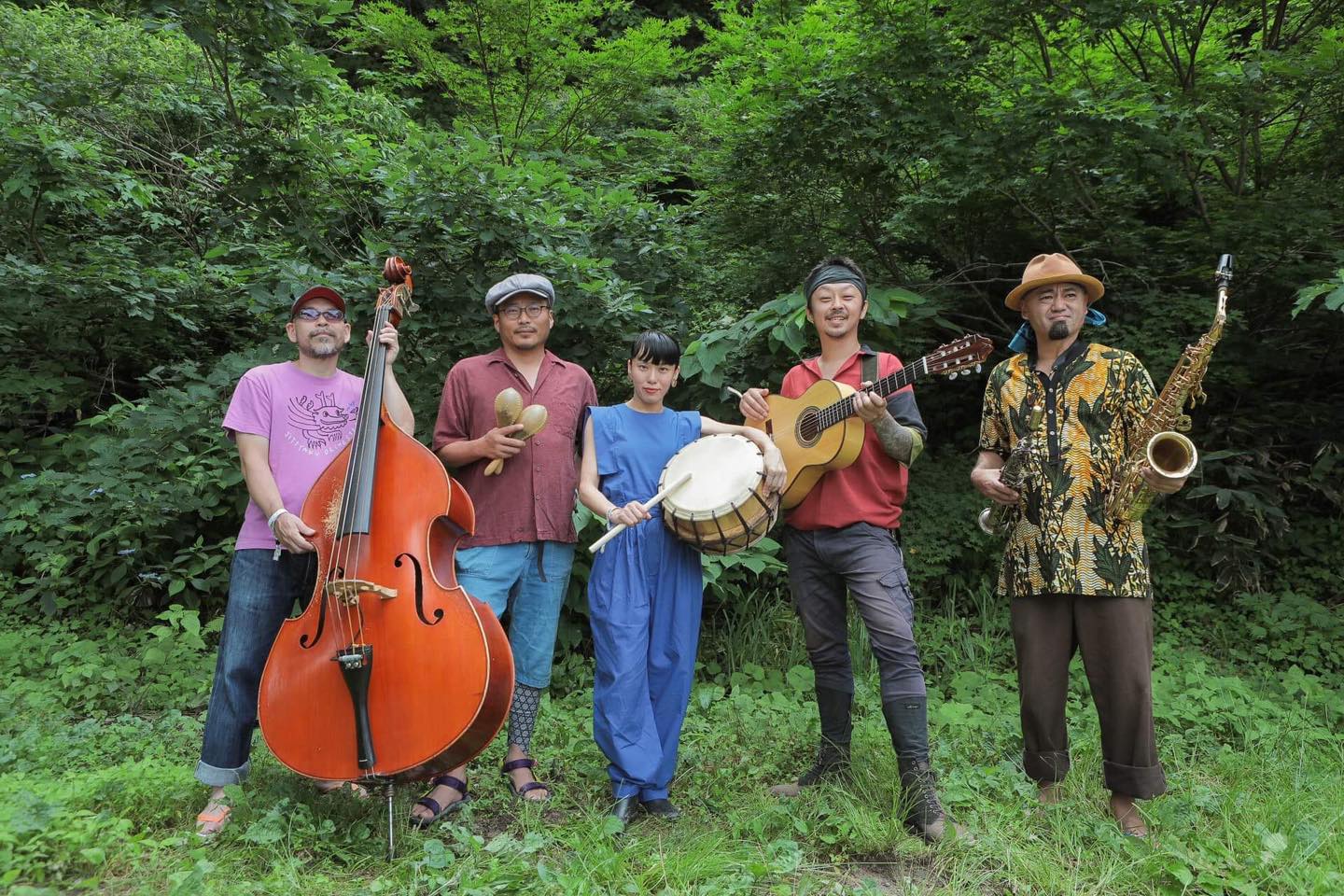 レコ発ツアーメンバー。左から上地gacha一也、世界ジョージ、竹舞、永山愛樹、KOYOsax。