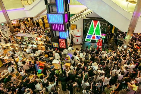 水曜日のカンパネラ「ネオン」リリースイベントの様子。