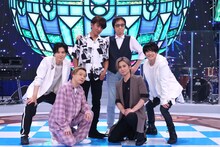 後列左から生田斗真、木村拓哉、吉田拓郎、風間俊介、前列左から堂本剛、堂本光一。(c)フジテレビ