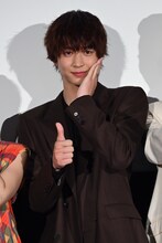 “モエカレポーズ”の鈴木仁。