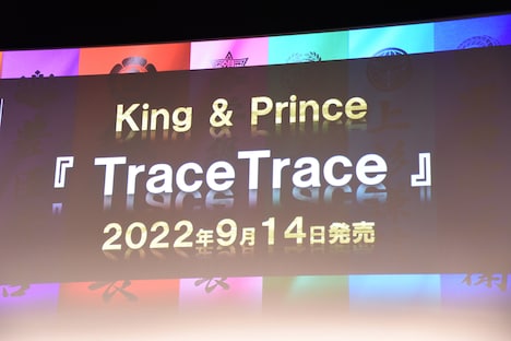 主題歌発表時のスクリーン。