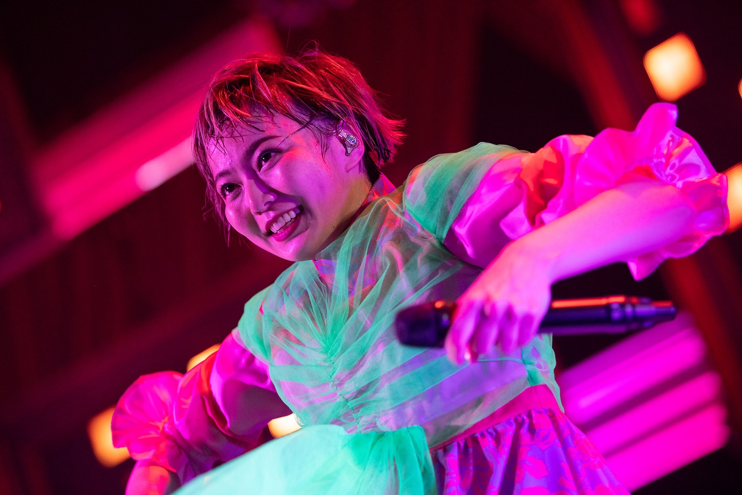 安本彩花