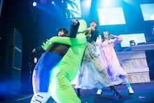 左から柏木ひなた、宇宙人、星名美怜、小林歌穂。