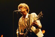 佐々木亮介（Vo, G）（撮影：新保勇樹）