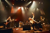 「Tour 伝説の夜を君と」 LINE CUBE SHIBUYA（渋谷公会堂）公演の様子。（撮影：新保勇樹）