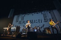 「Tour 伝説の夜を君と」 LINE CUBE SHIBUYA（渋谷公会堂）公演の様子。（撮影：新保勇樹）